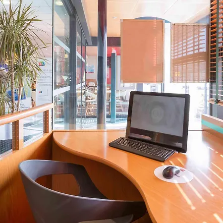 Ibis Centre Gare Sud Hotel 3*